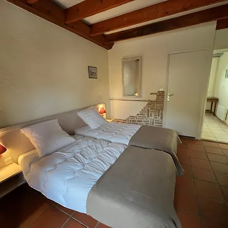 L'oustaou Хостел Кастеллан