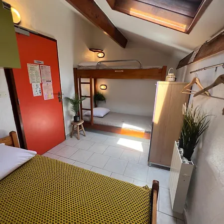 L'oustaou Хостел Кастеллан