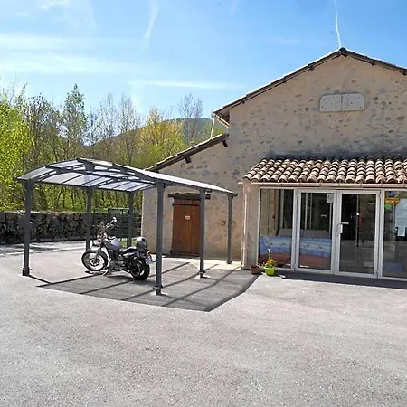 L'oustaou Hostel *