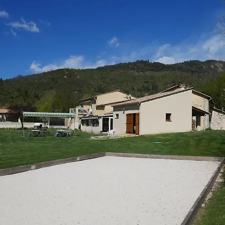 L'oustaou Хостел